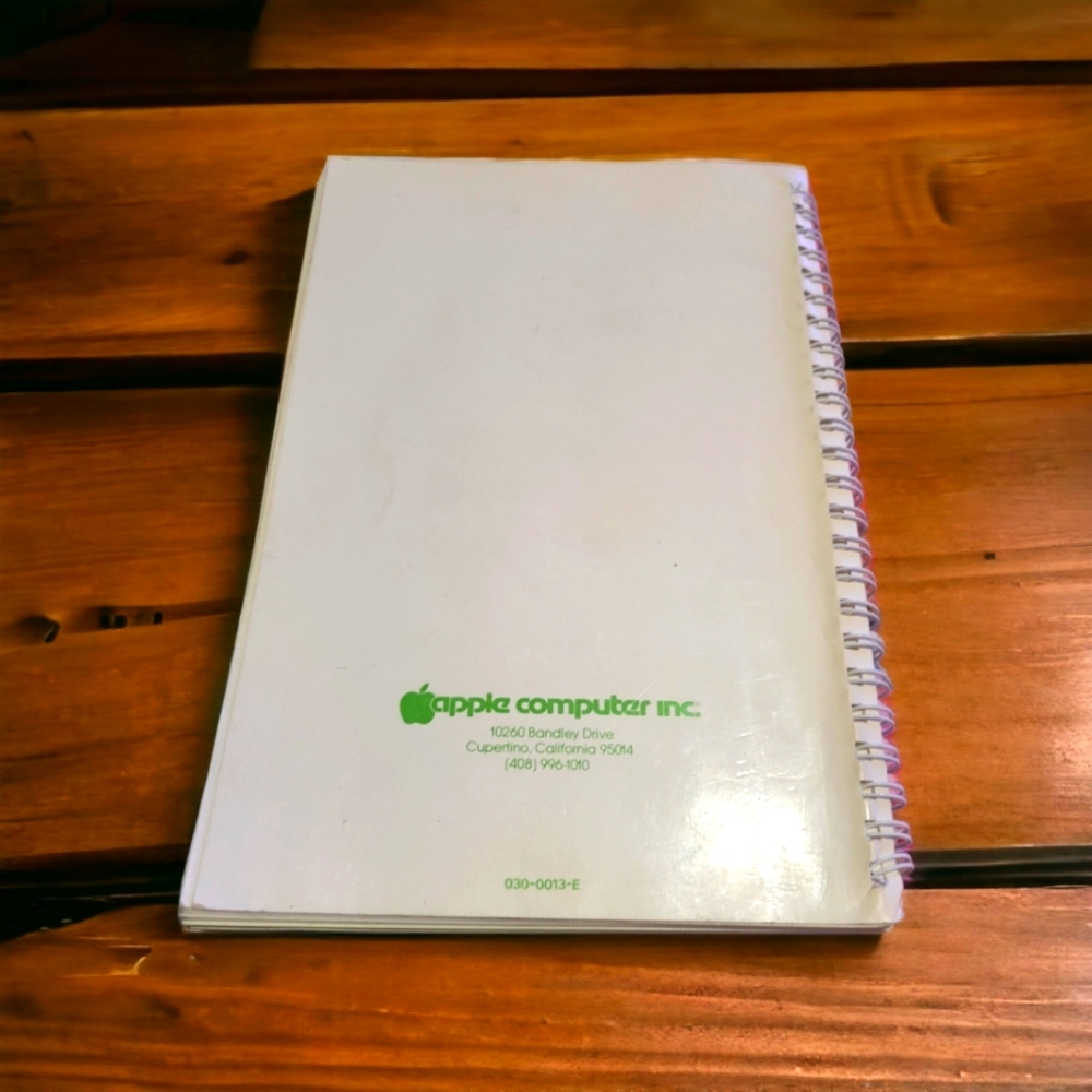 1978 Apple II Computer Applesoft II BASIC Programming Reference Manual. - Picture 2 of 3